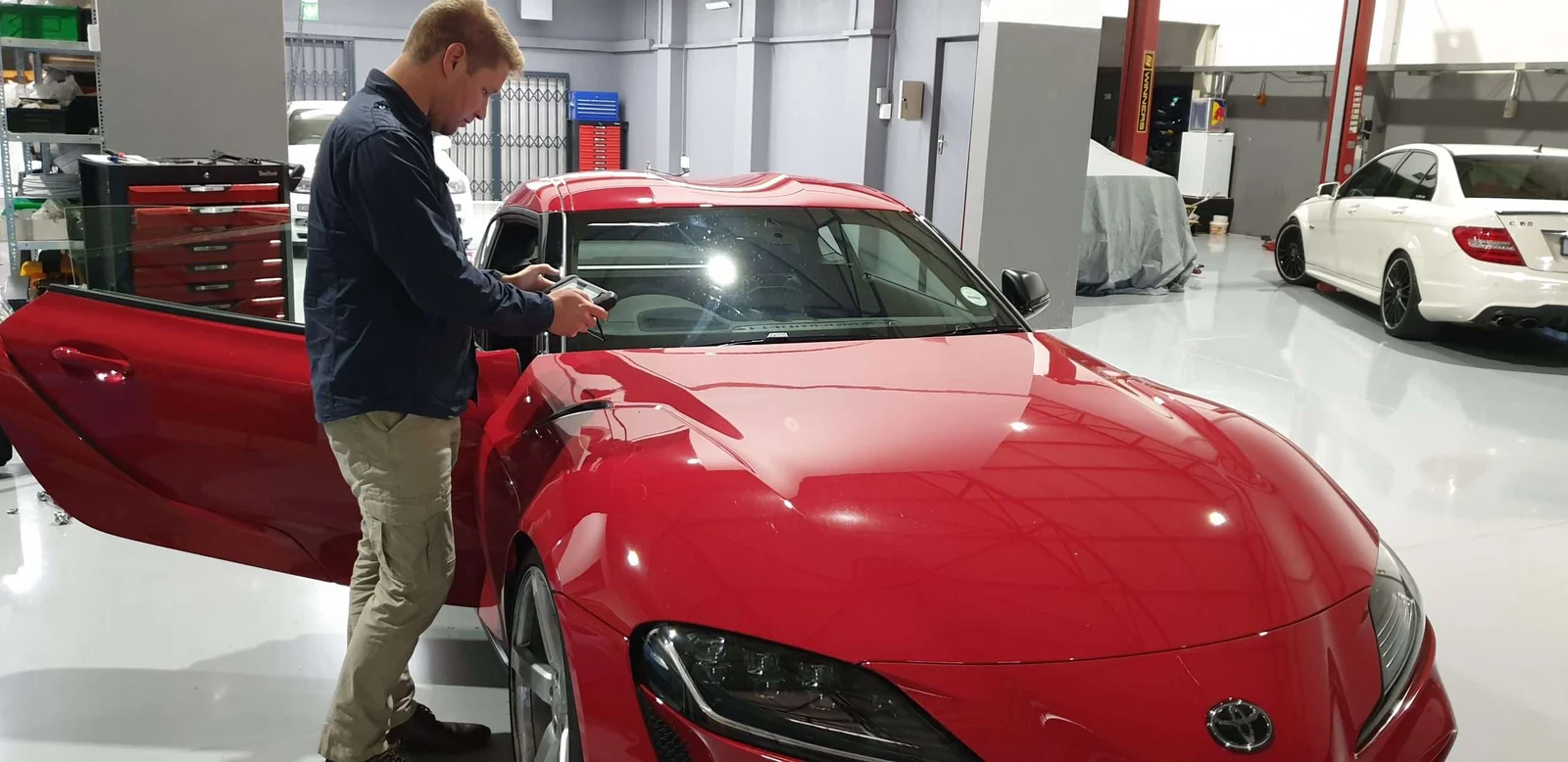 Technician supporting a workshop with Autel diagnostics on a customer vehicle